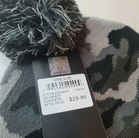 NBA UNK New York Knicks Salute to Service Gray Camo Beanie Pom NWT Men's OSFM - Picture 3 of 3